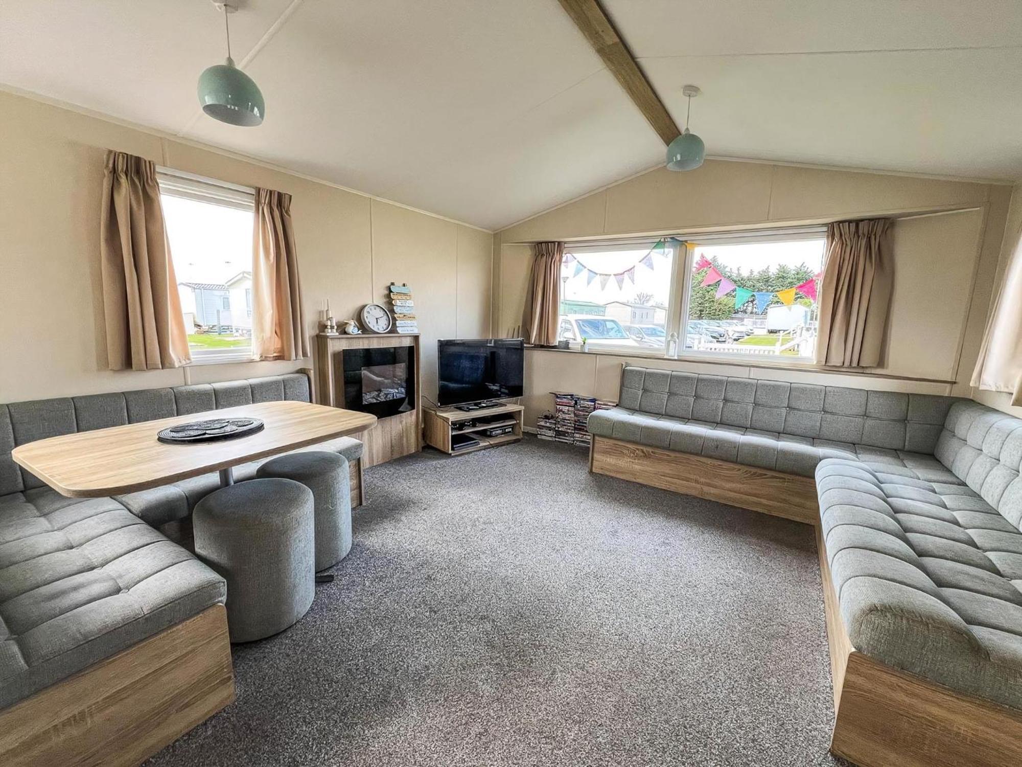 Modern 6 Berth Caravan With Wifi At St Osyth Beach In Essex Ref 28051Fv Клактън он Сий Екстериор снимка